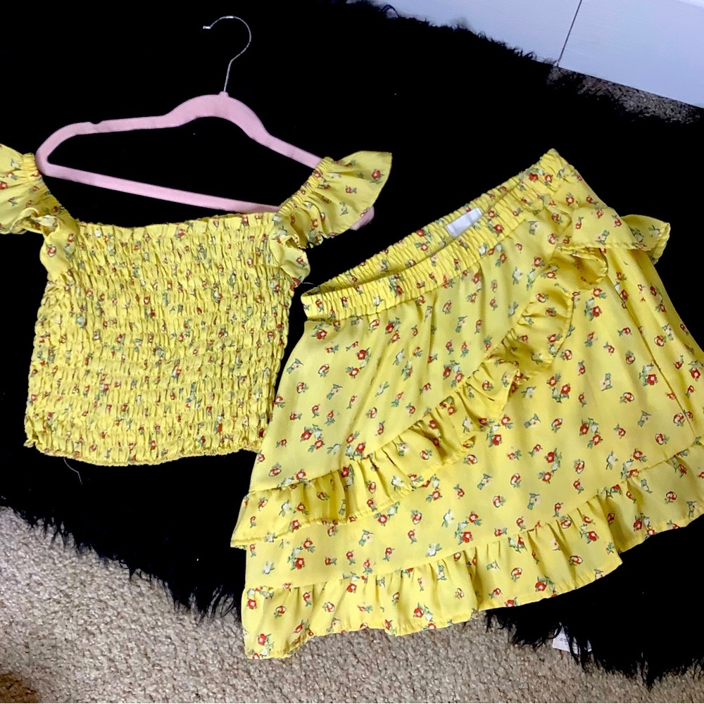 Yellow two piece cropped top size 8y
